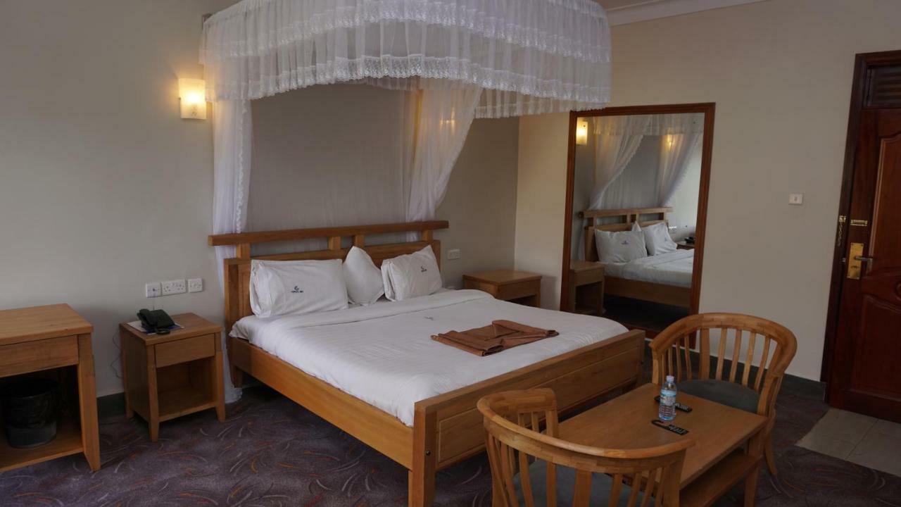 Cepha'S Inn Kabale Exteriör bild